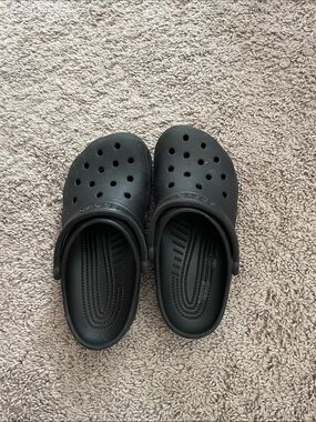 Black Crocs